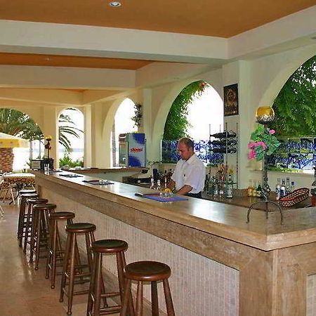 Ozcelik Hotel Кушадасъ Екстериор снимка