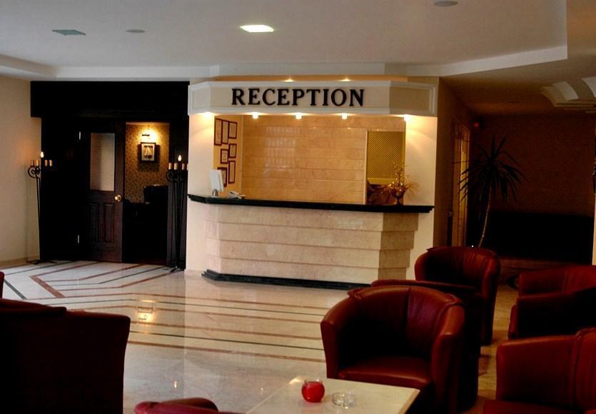Ozcelik Hotel Кушадасъ Екстериор снимка