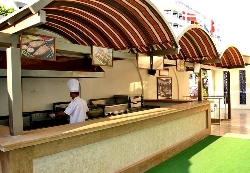 Ozcelik Hotel Кушадасъ Екстериор снимка