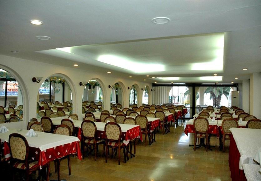 Ozcelik Hotel Кушадасъ Екстериор снимка