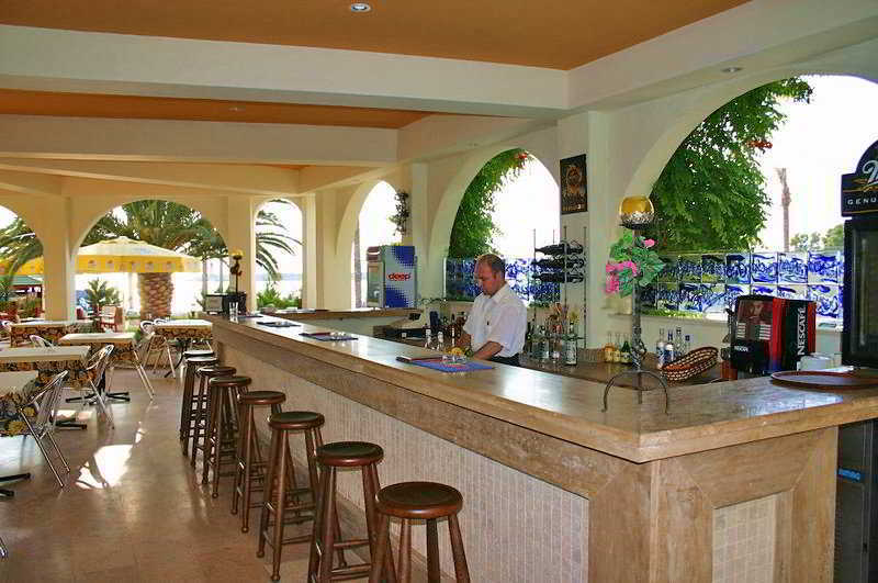 Ozcelik Hotel Кушадасъ Екстериор снимка