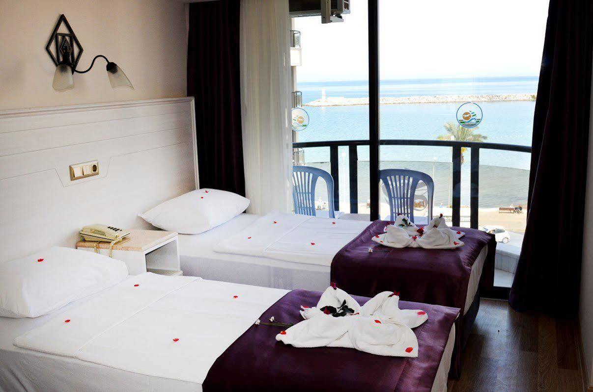 Ozcelik Hotel Кушадасъ Екстериор снимка